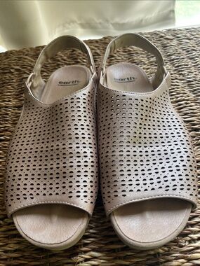 Women’s Earth Champagne Perforated Slingback Sandals